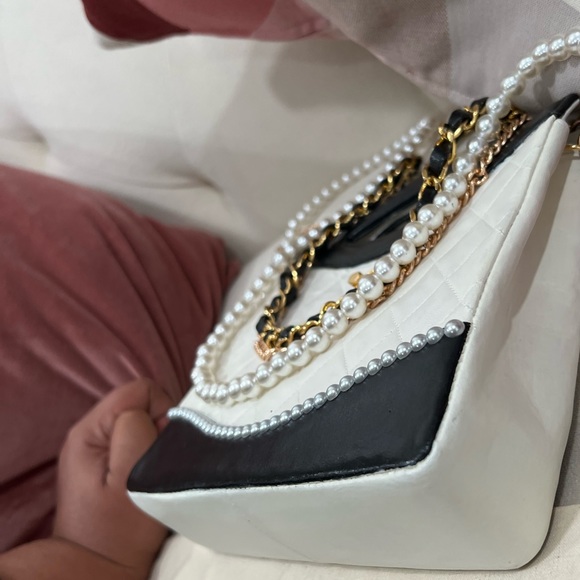 Up for Trade🔥🔥🔥RARE 🔥 Chanel Mini Tote Pearl Crossbody Bag - Picture 13 of 14